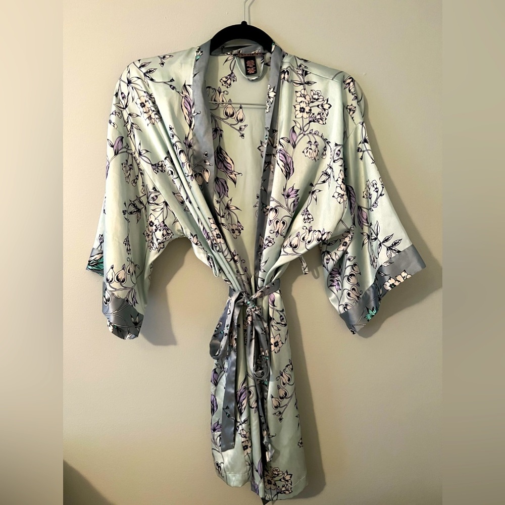 NWOT Victorias Secret robe